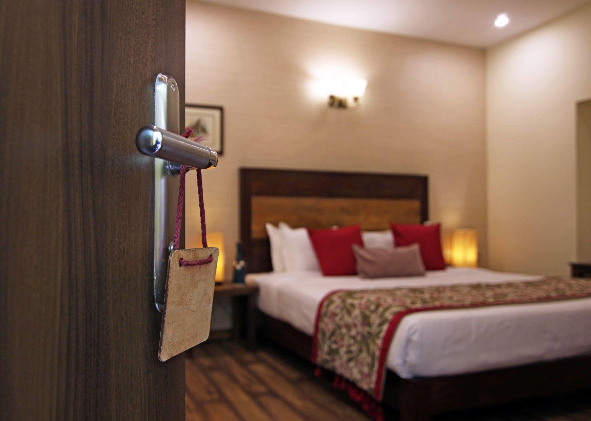 Devraj Niwas Hotel Джайпур Екстериор снимка