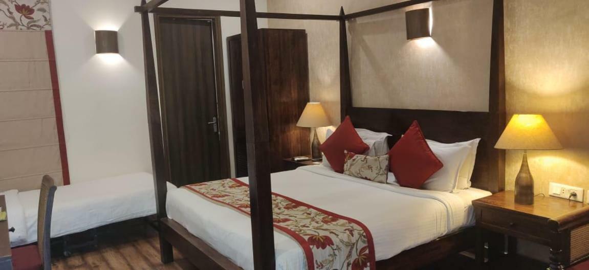 Devraj Niwas Hotel Джайпур Екстериор снимка